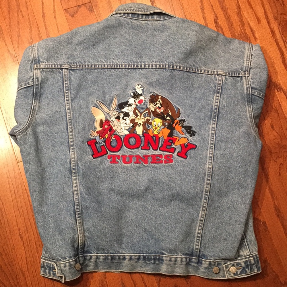Vintage 90’s Looney Tunes Denim Jacket Size Lg ✅